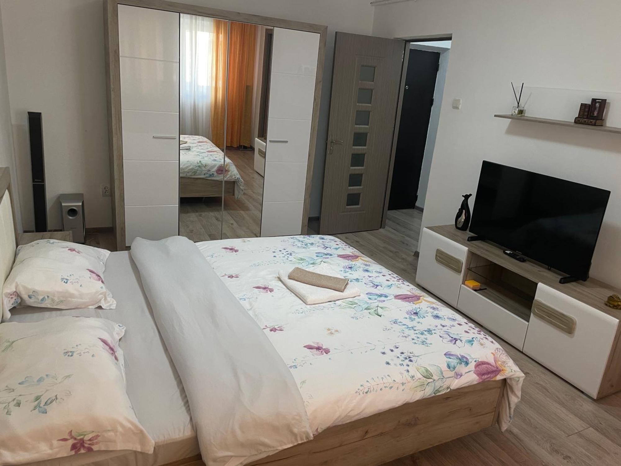 Maria Central Studio Râmnicu Vâlcea Buitenkant foto